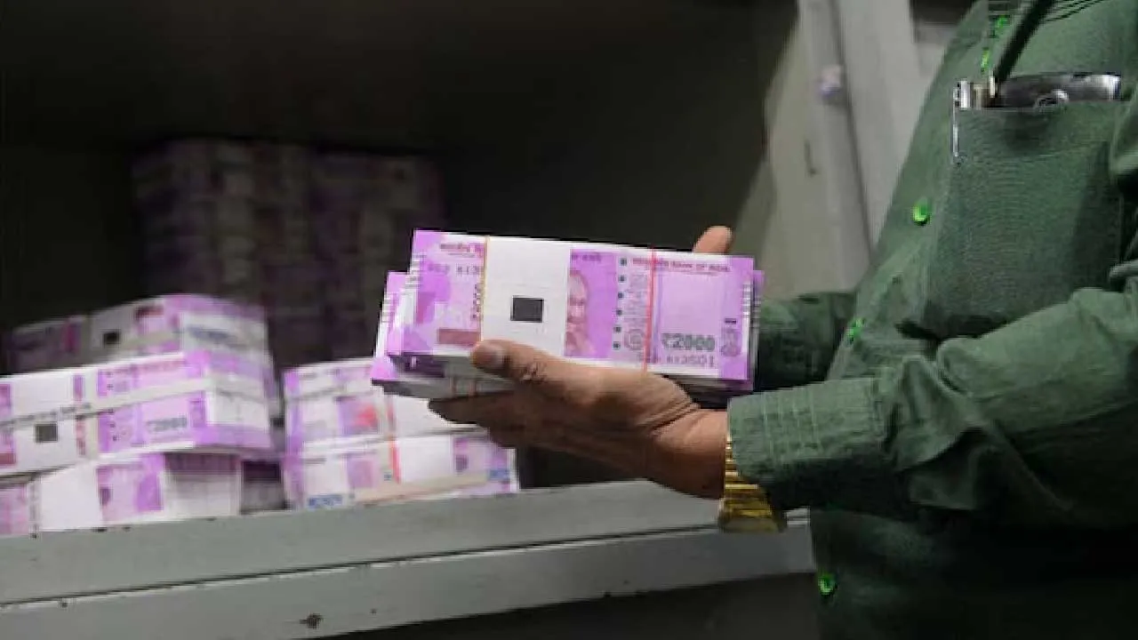 RBI issues important update on ₹2000 currency notes