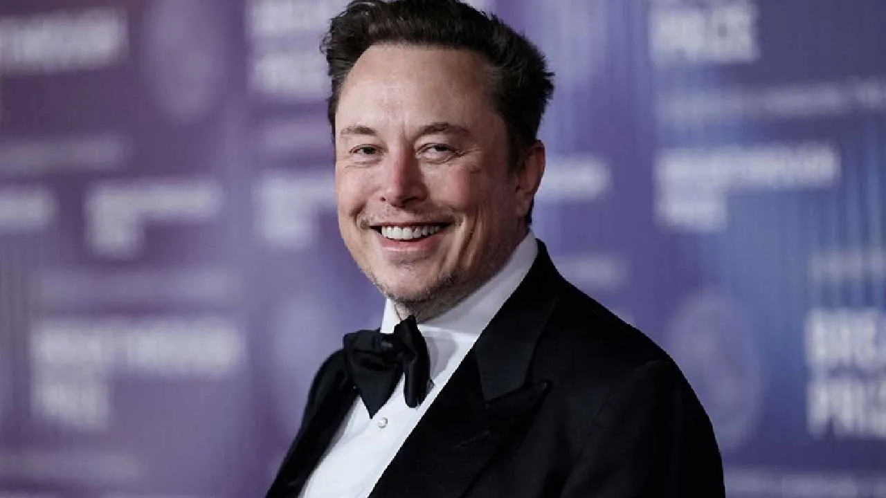World’s First Individual to Cross $850 Billion Net Worth