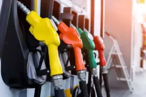 Oil companies in the country face a daily loss of ₹1,000 crore