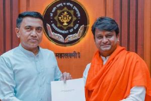 Goa CM Felicitates HH Rajrajeshwar Guruji During Grand Spiritual Festival